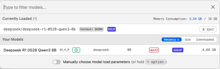 Окно выбора модели в LM Studio: загружена DeepSeek, Memory Consumption 5.54 GB из 16 GB